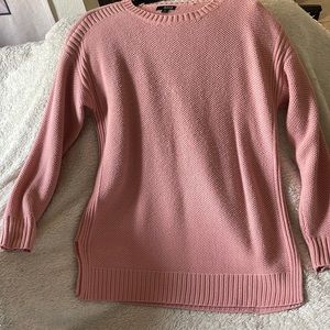 Comfy oversized sweater, flattering for curvy bodies.